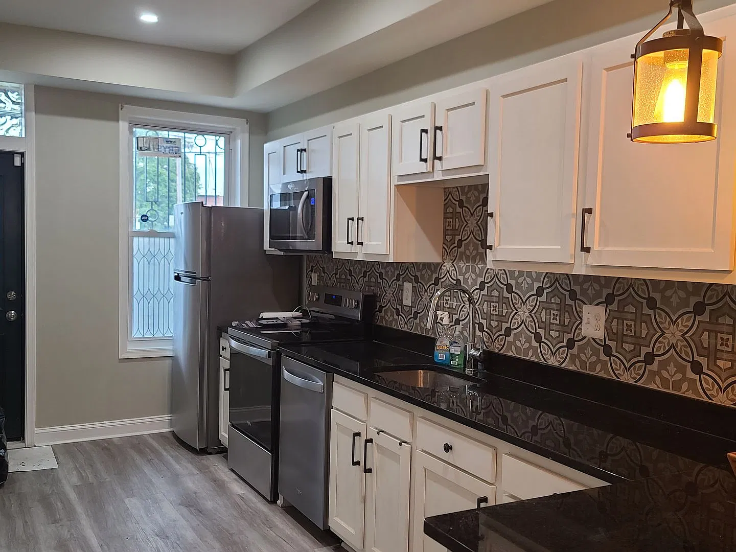 Newly Renovated Two Bedroom & Den — Photo 4