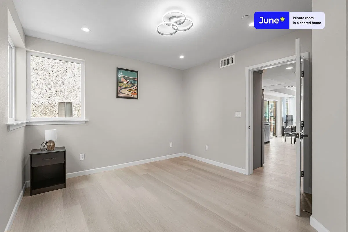 Queen bedroom in 5 bed/5 bath home in Boyle Heights #1829 A — Photo 3