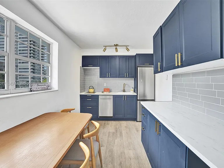 6484 Indian Creek Dr #208 — Photo 5