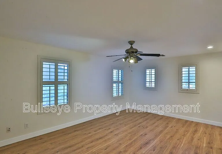 7321 N 89th Dr — Photo 14