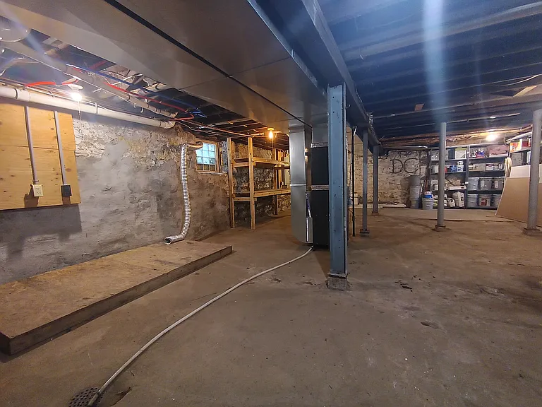 824 N Liberty St — Photo 17