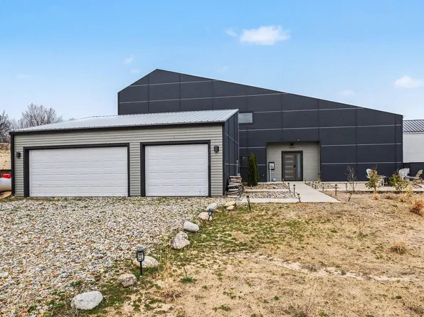 7426 Lake Solis Dr, Stevensville, MI 49127