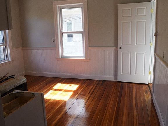 3rd image of 410 Medford St #6