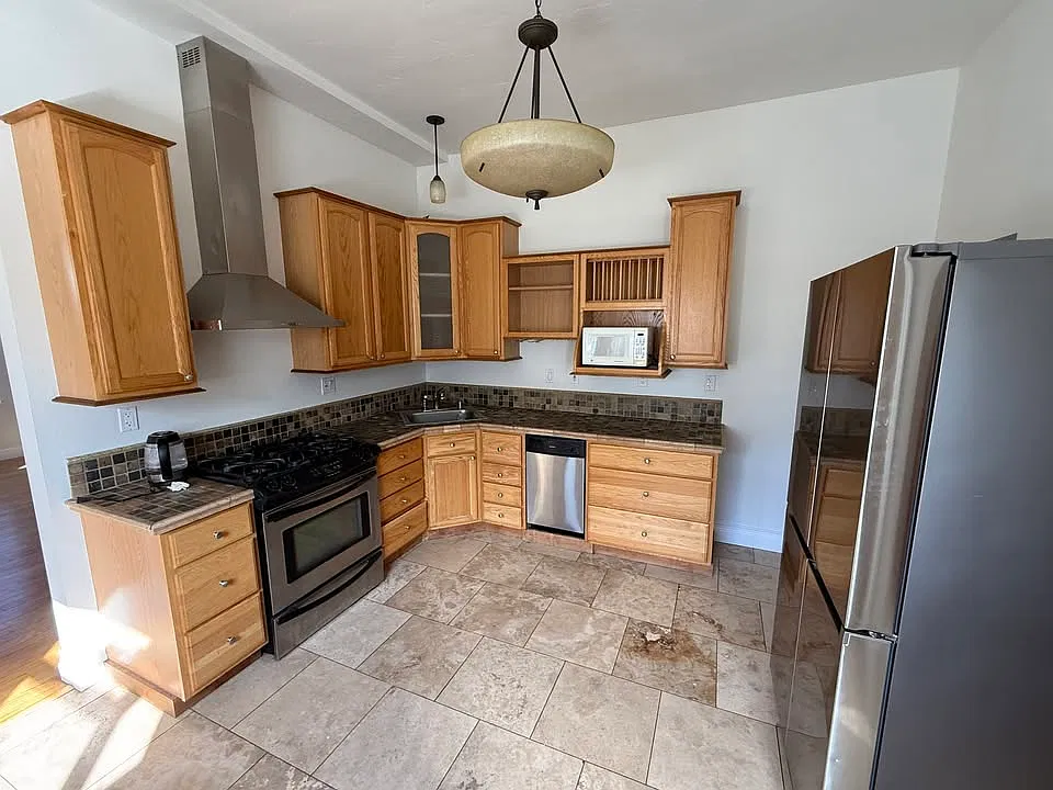 2 bed, 850 sqft, $2,995 — Photo 2