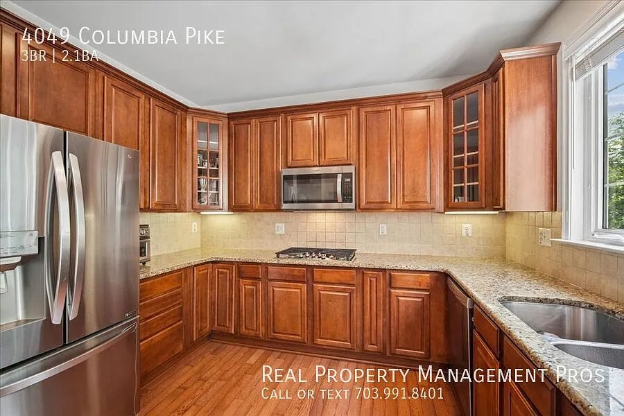 Four levels of luxury living in the heart of Arlington! — Photo 4