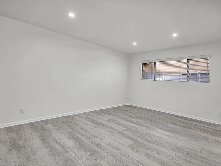 1432 Saltair Ave — Photo 17