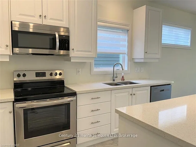 11 Beachwalk Cres — Photo 9