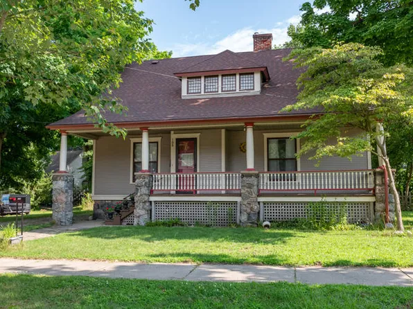 108 W Telegraph St, Dowagiac, MI 49047