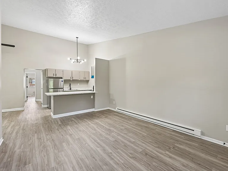 Abbington Village Apartments — Photo 8