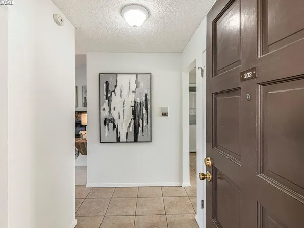 21095 Gary Dr APT 202, Hayward, CA 94546