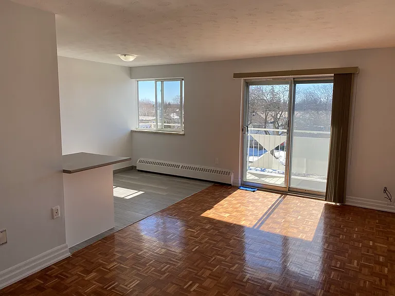 35 Raylawn Cres — Photo 8