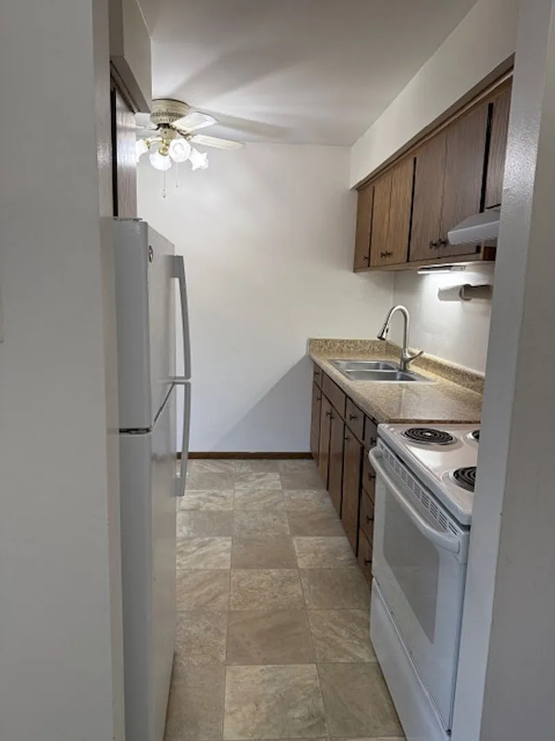 August Management presents the Imperial House — Photo 1