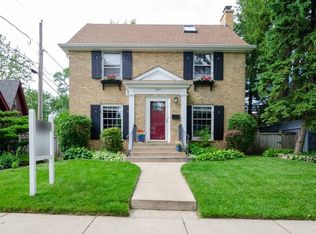 3111 Thayer St, Evanston, IL 60201