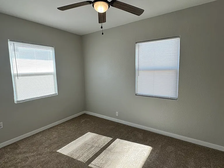 5608 S 16th Pl — Photo 7