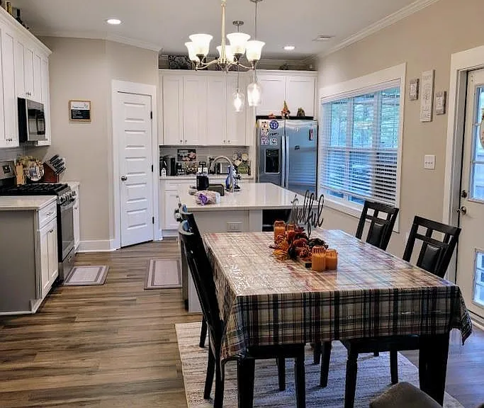556 Shady Greens Dr — Photo 5