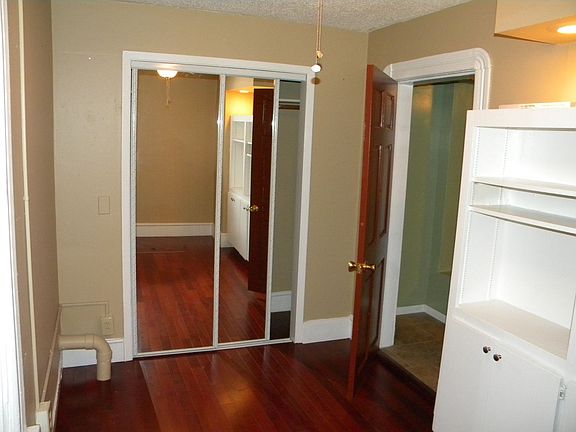 5th image of 1426 6th St NE #1