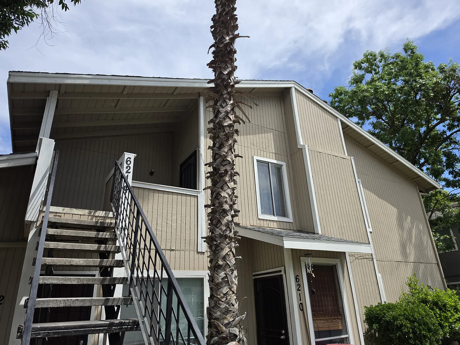 3 bed, 1400 sqft, $1,990 — Photo 2