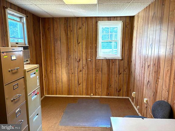 3rd image of 894 Old Furnace Rd