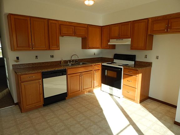 3rd image of 2591 Four Seasons Dr