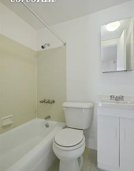 58 Perry St #3RW — Photo 3