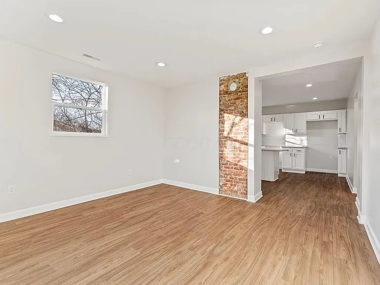 510 Glendower Ave — Photo 2