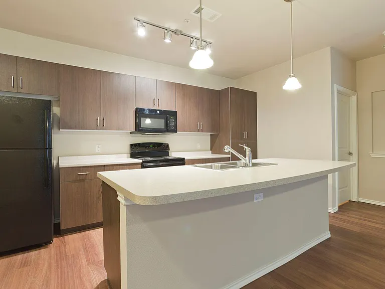 Santa Anna Apartments — Photo 6