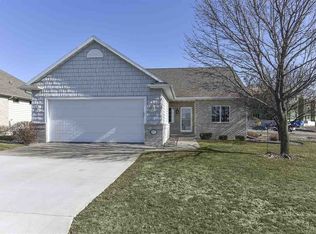 801 Whisper Falls Ln, Menasha, WI 54952