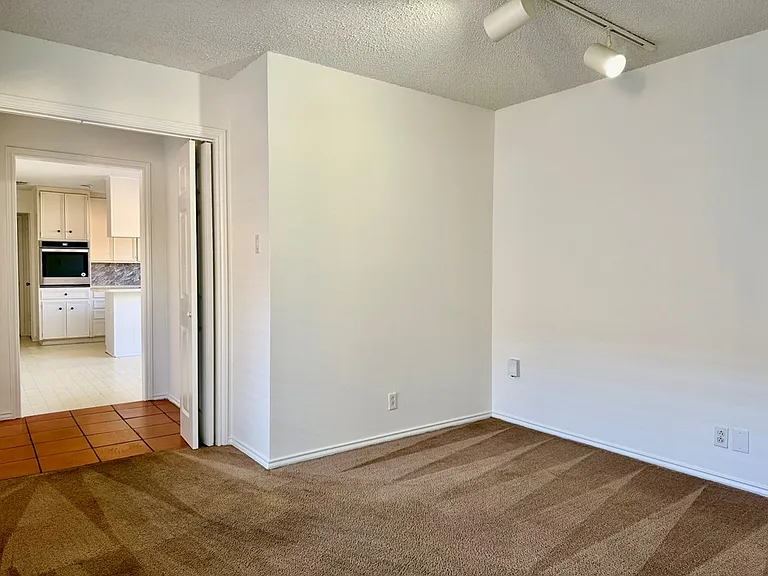 2405 Castleford Rd — Photo 16