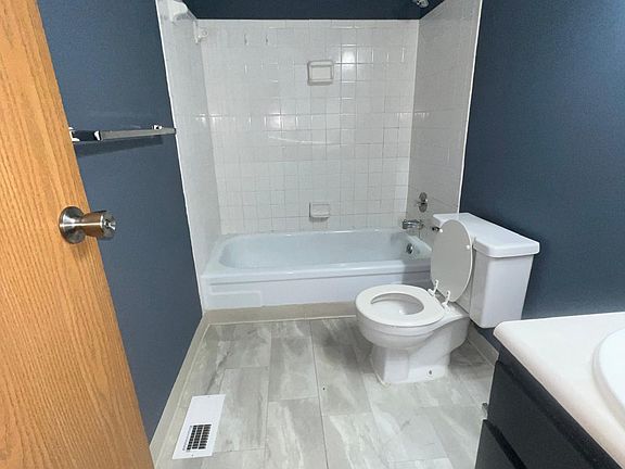 4th image of 3610 Roosevelt Blvd #D
