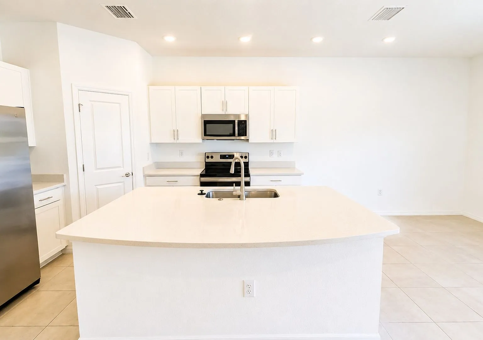 Annual Unfurnished Townhouse for Rent in Palmero Like New! — Photo 3
