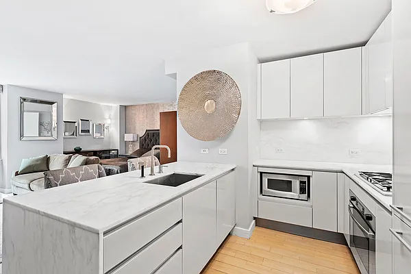 Rented by Douglas Elliman | media 14