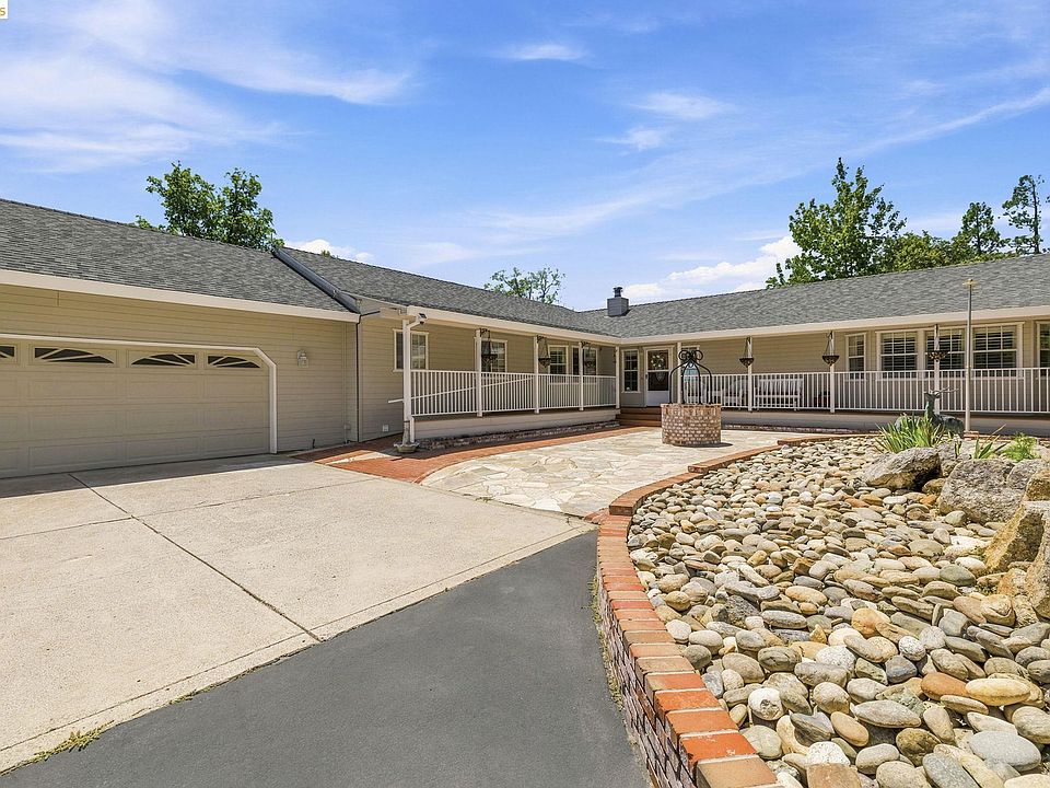 1st image of 23361 Pinewood Ln