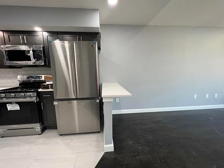 135 Oxford Ave #2 — Photo 7