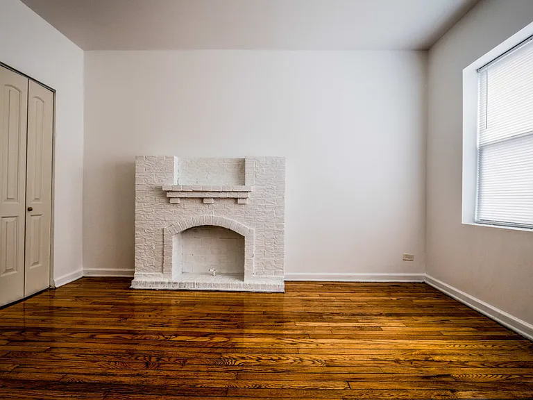 6100 S Artesian — Photo 4