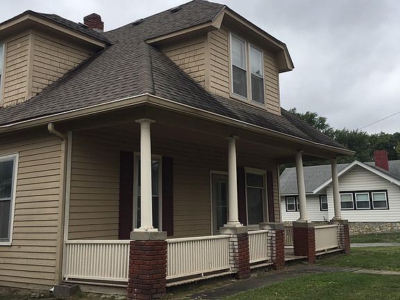 3rd image of 1221 Spruce St