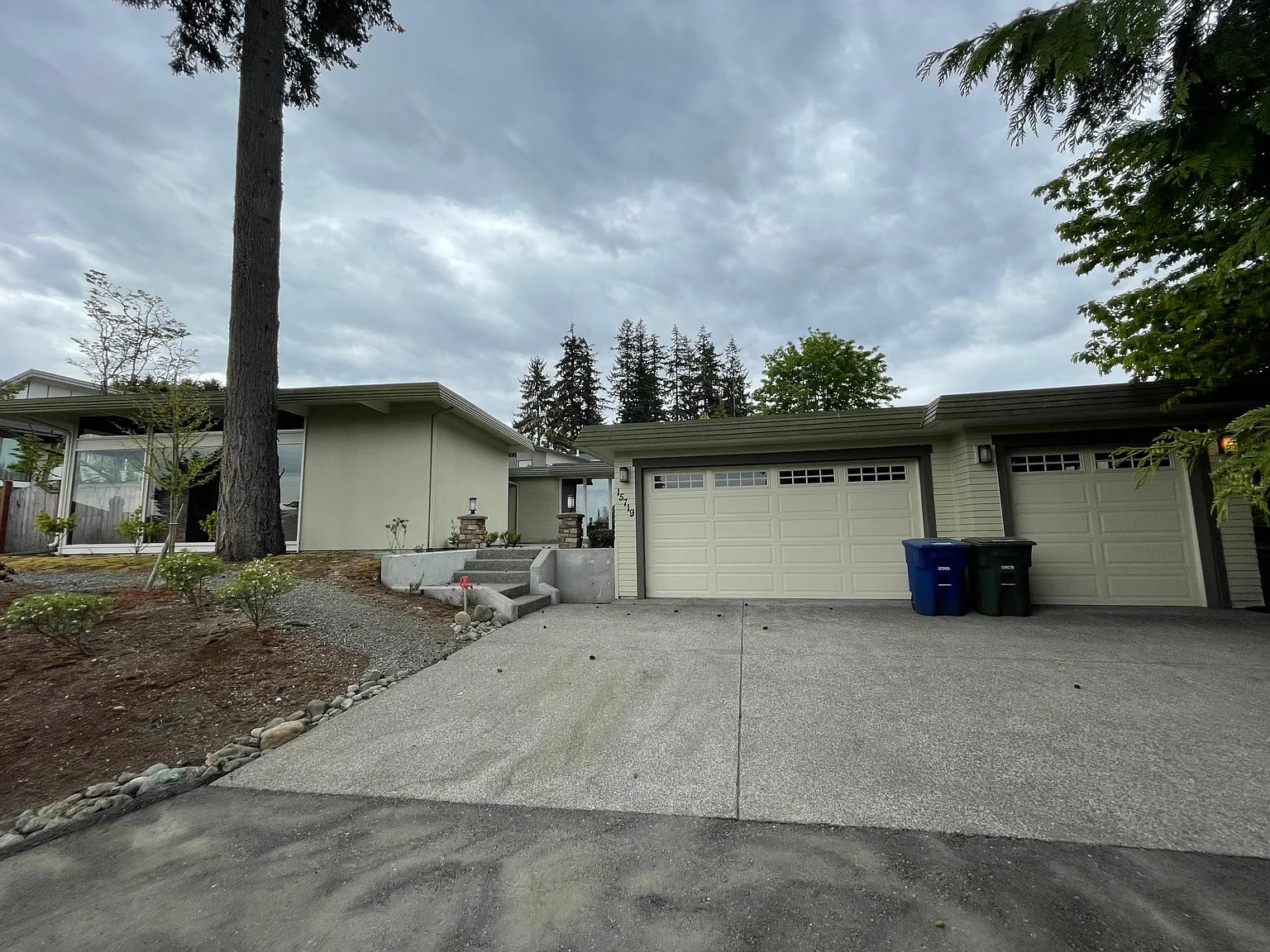 4 bed, 3100 sqft, $5,100 — Photo 2