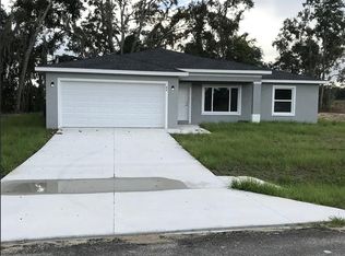 40 Maple Ln, Ocklawaha, FL 32179