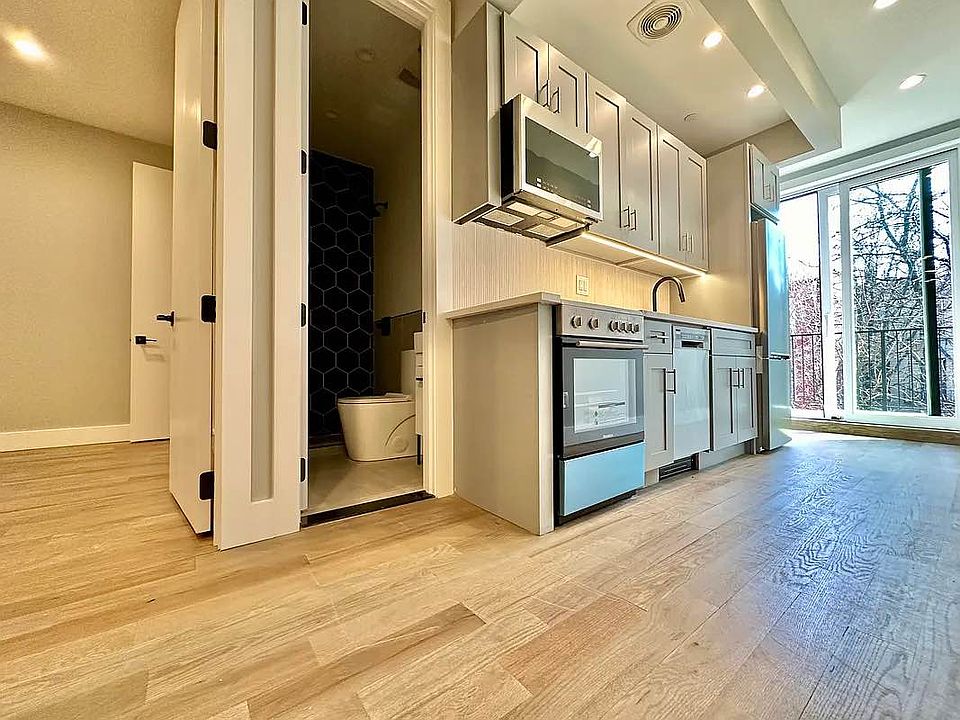 1st image of 254 Melrose St #1G