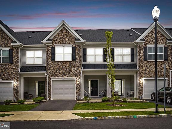 2nd image of 1208 Paxton Ln