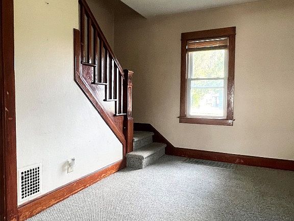 2nd image of 40 Jay St