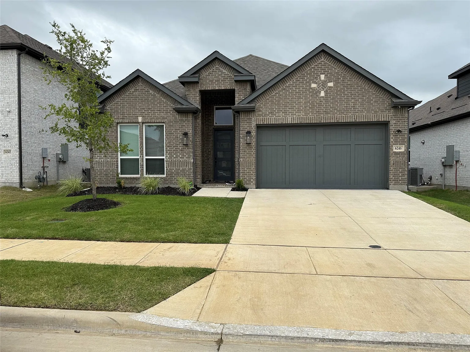 4 bed, 3.0 bath, 2182 sqft, $2,695 — Photo 2
