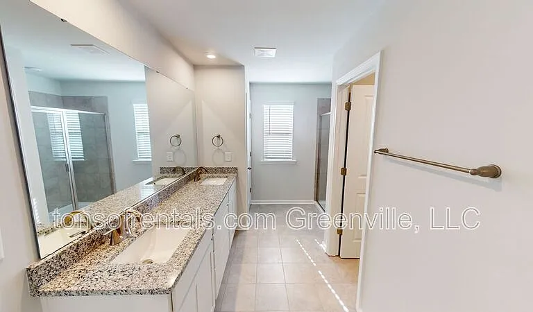 1109 Maridian St — Photo 13
