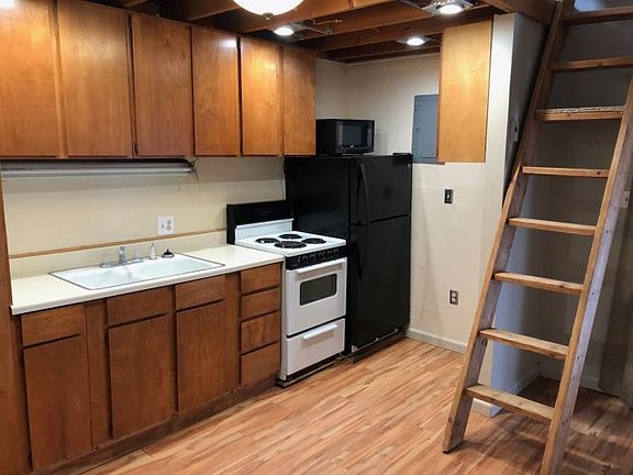 3rd image of 841 Whispering Pines Dr