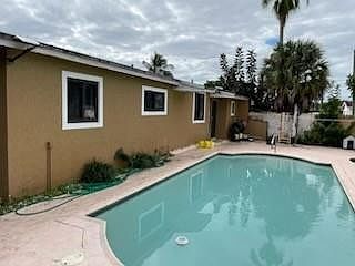 4th image of 301 N 66th Avenue