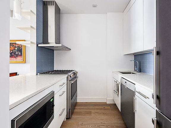 4th image of 99 John St APT 610