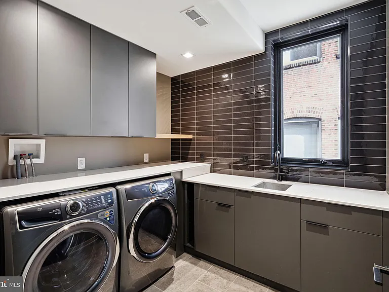 110 S Bonsall St — Photo 14