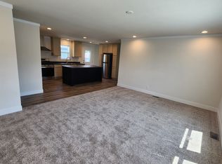 498 Vermont St, Belleville, MI 48111