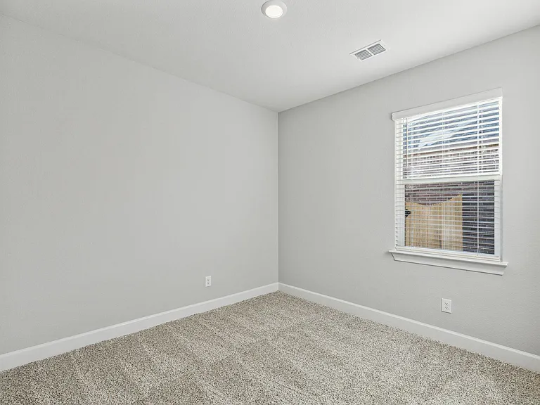 929 Emerson Dr — Photo 17