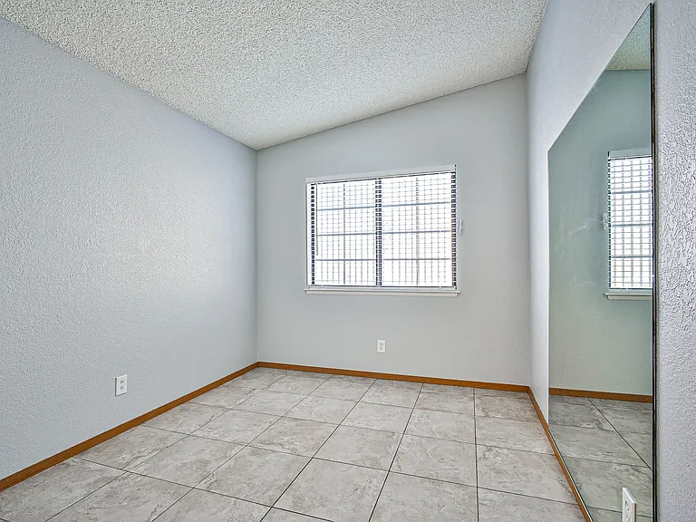 1608 Barrel Cactus Ct — Photo 14