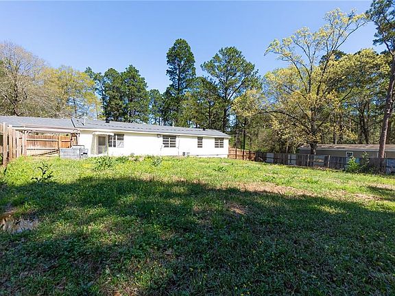 3rd image of 216 Circle Dr